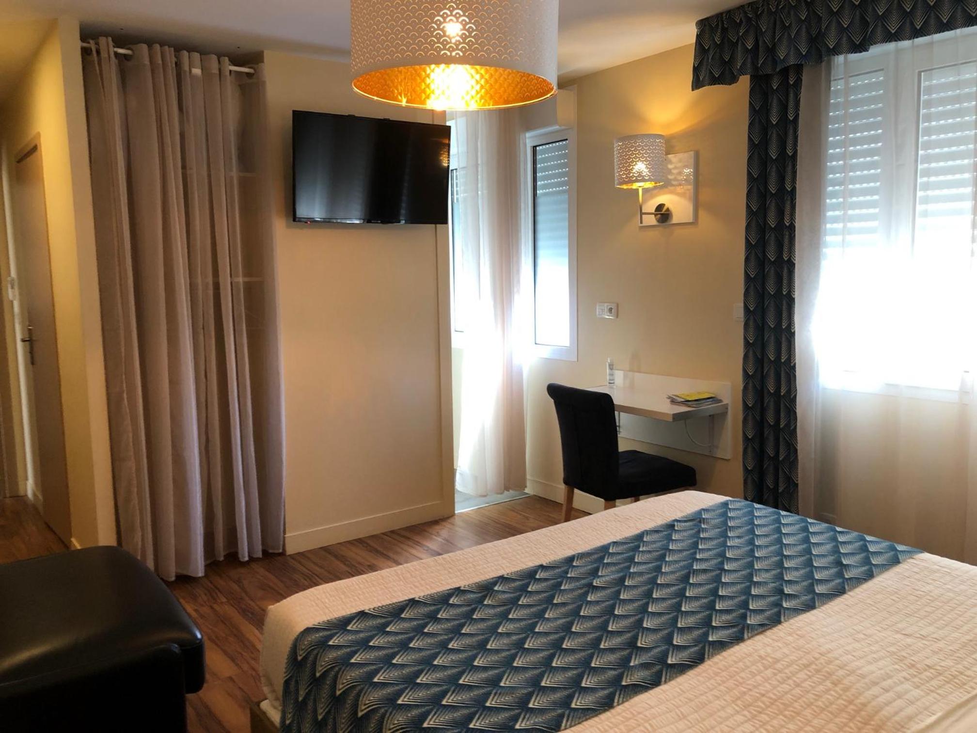 Deluxe Double Room (2 Adults + 1 Child) photo 3