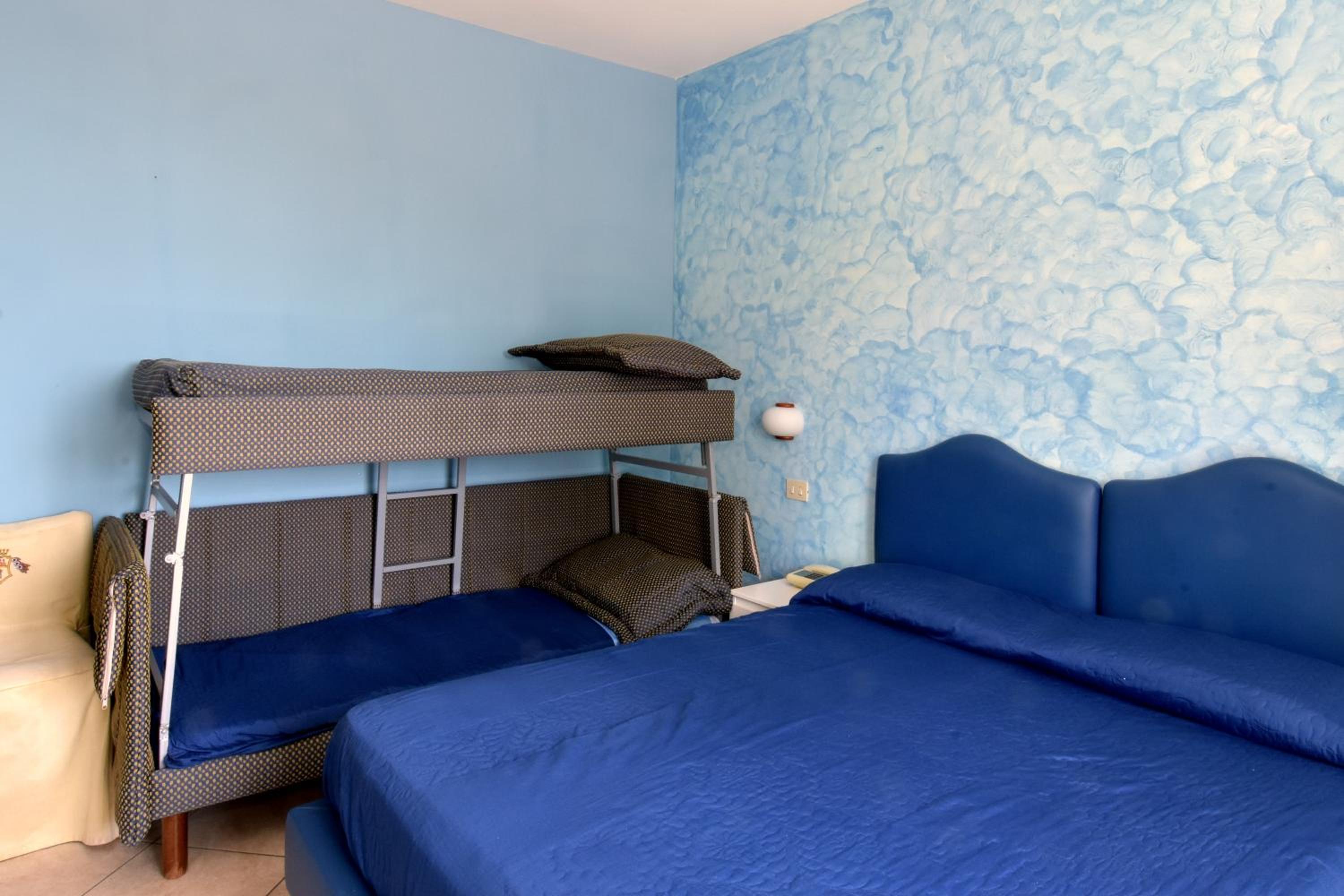 Quadruple Room with Sea View photo 3
