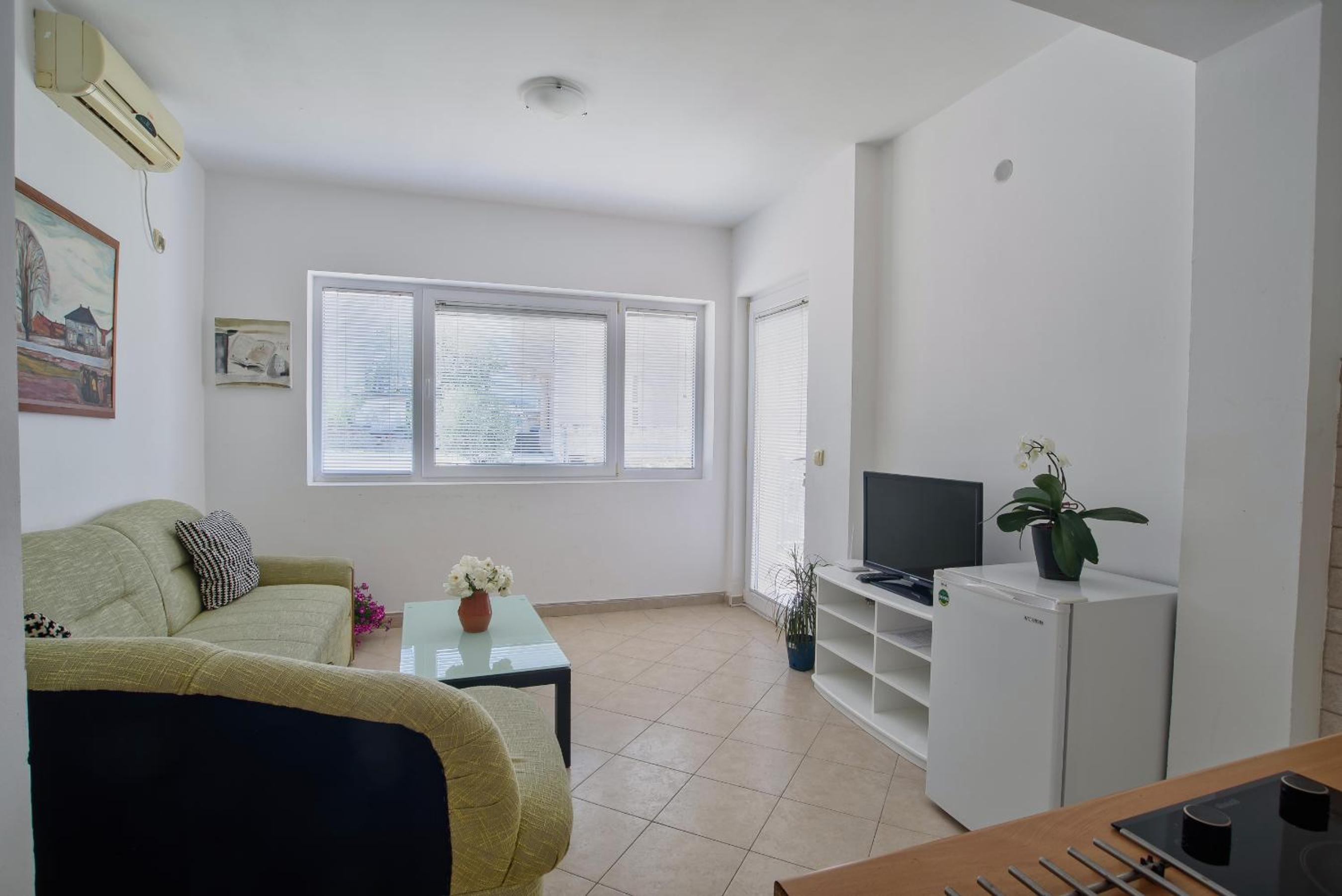 One-Bedroom Apartment photo 3