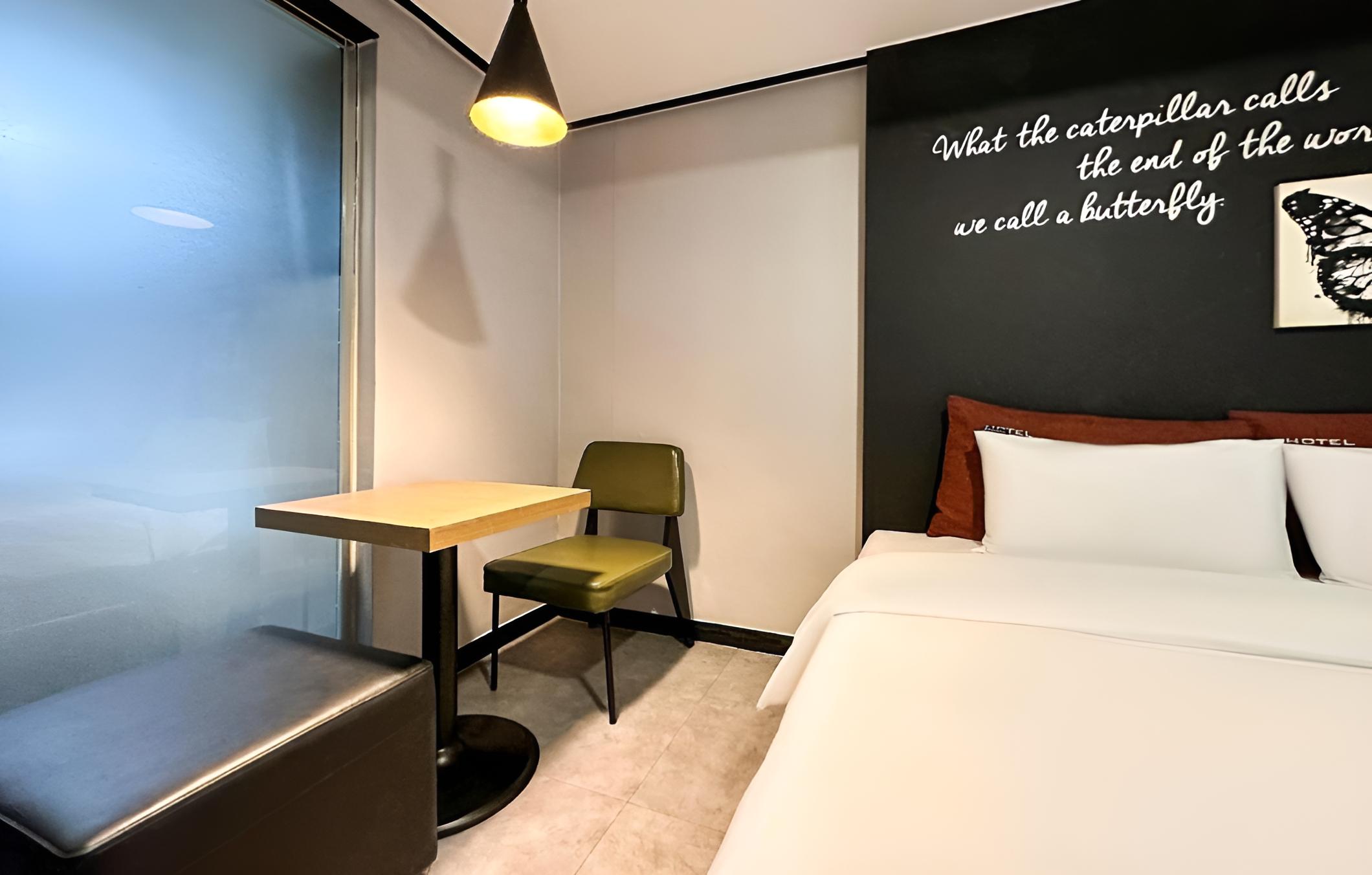 Double Room with Balcony (2 Adults + 1 Child) photo 3