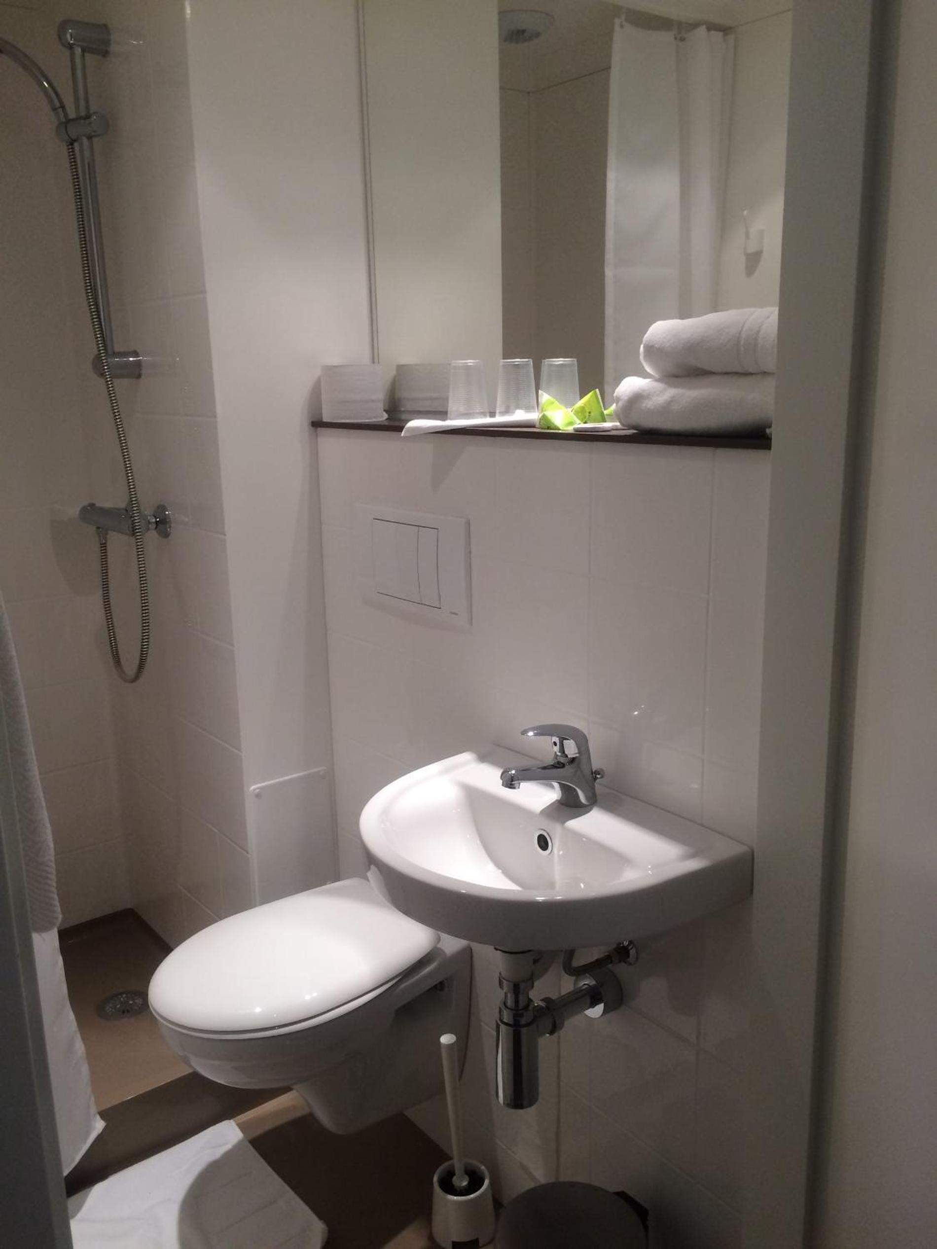 Standard Twin Room photo 3
