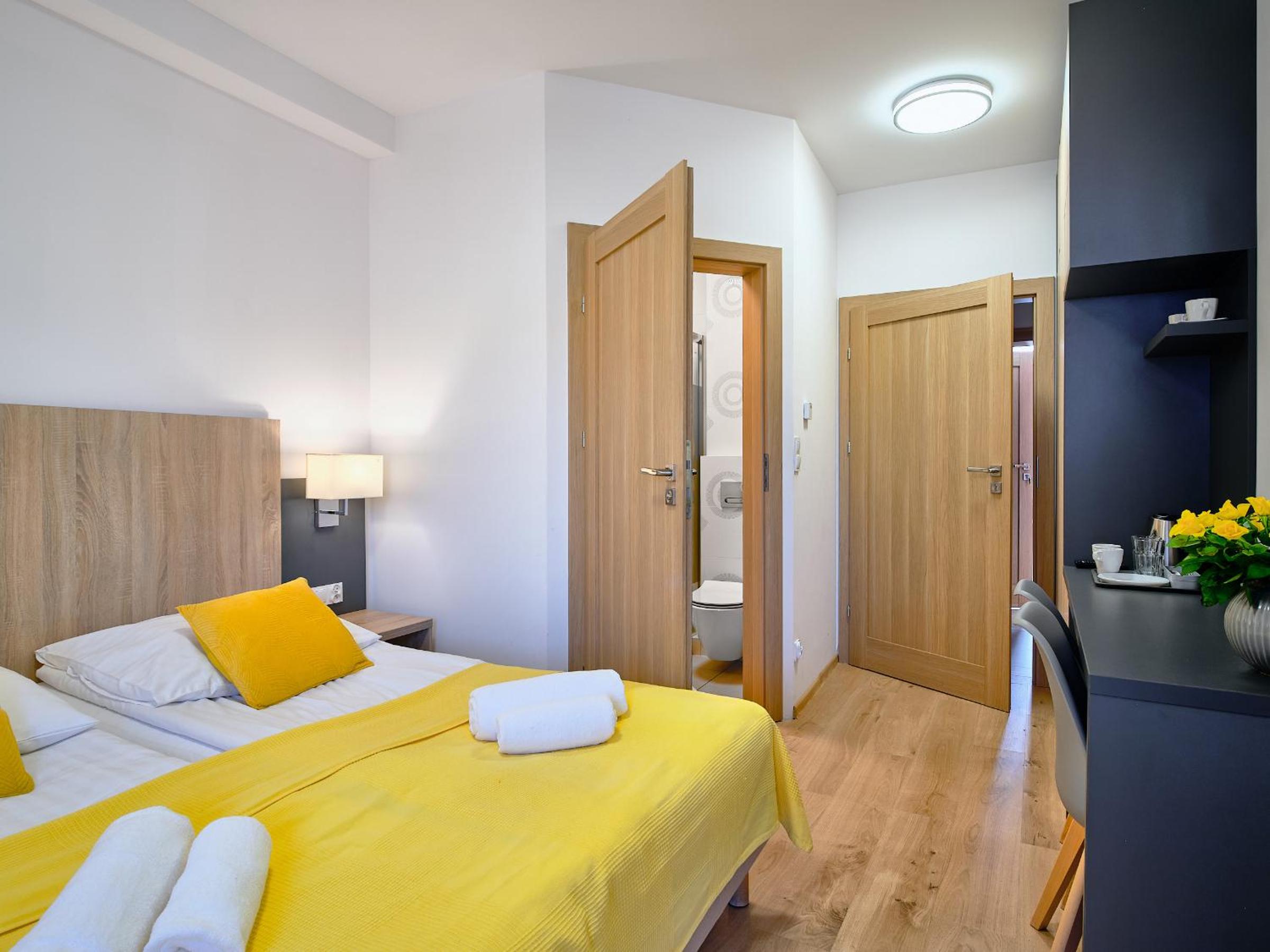 Deluxe Double Room with Balcony photo 2