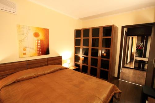 One-Bedroom Apartment with Balcony photo 2