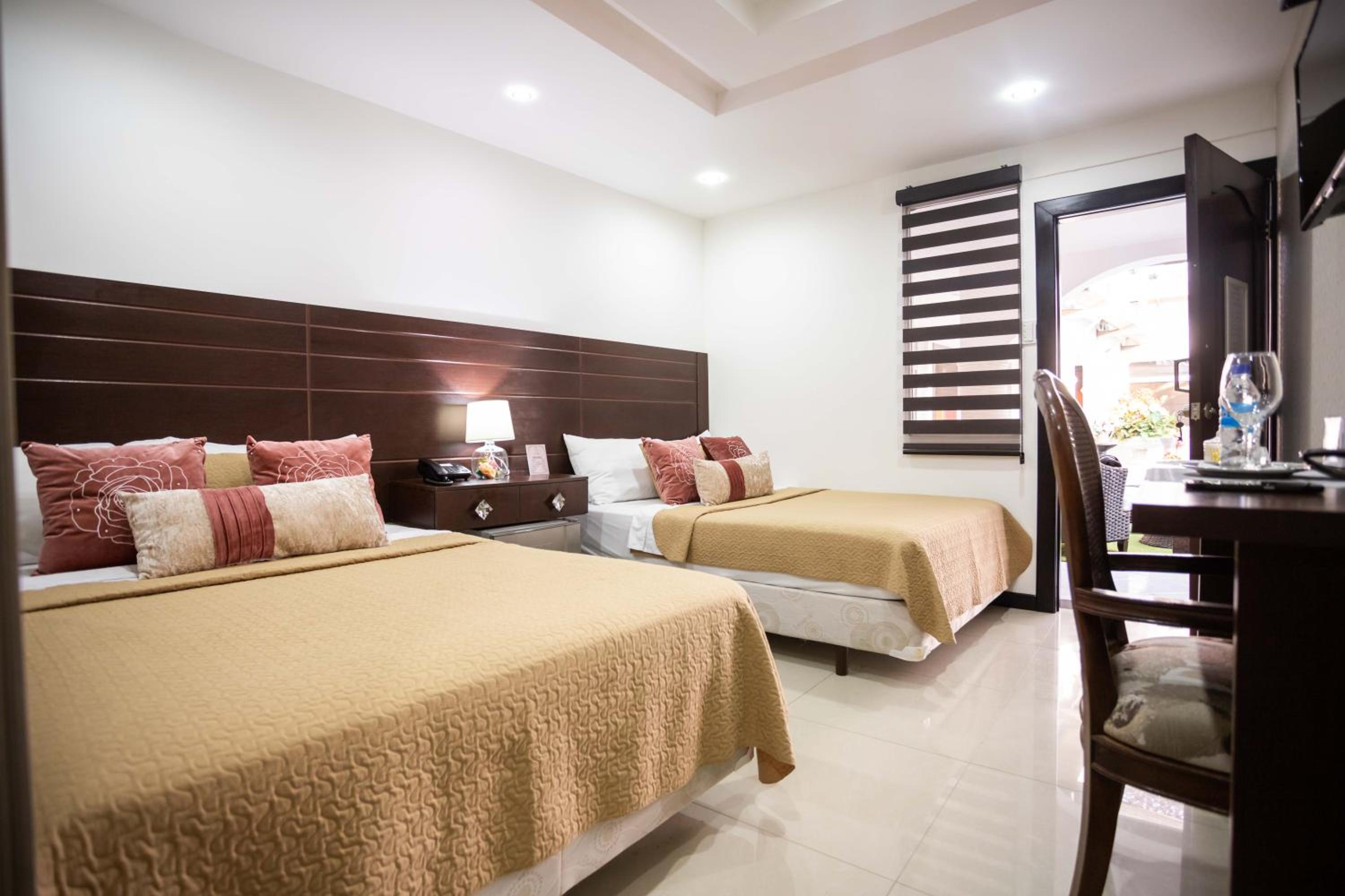 Twin Room with Private Bathroom photo 1