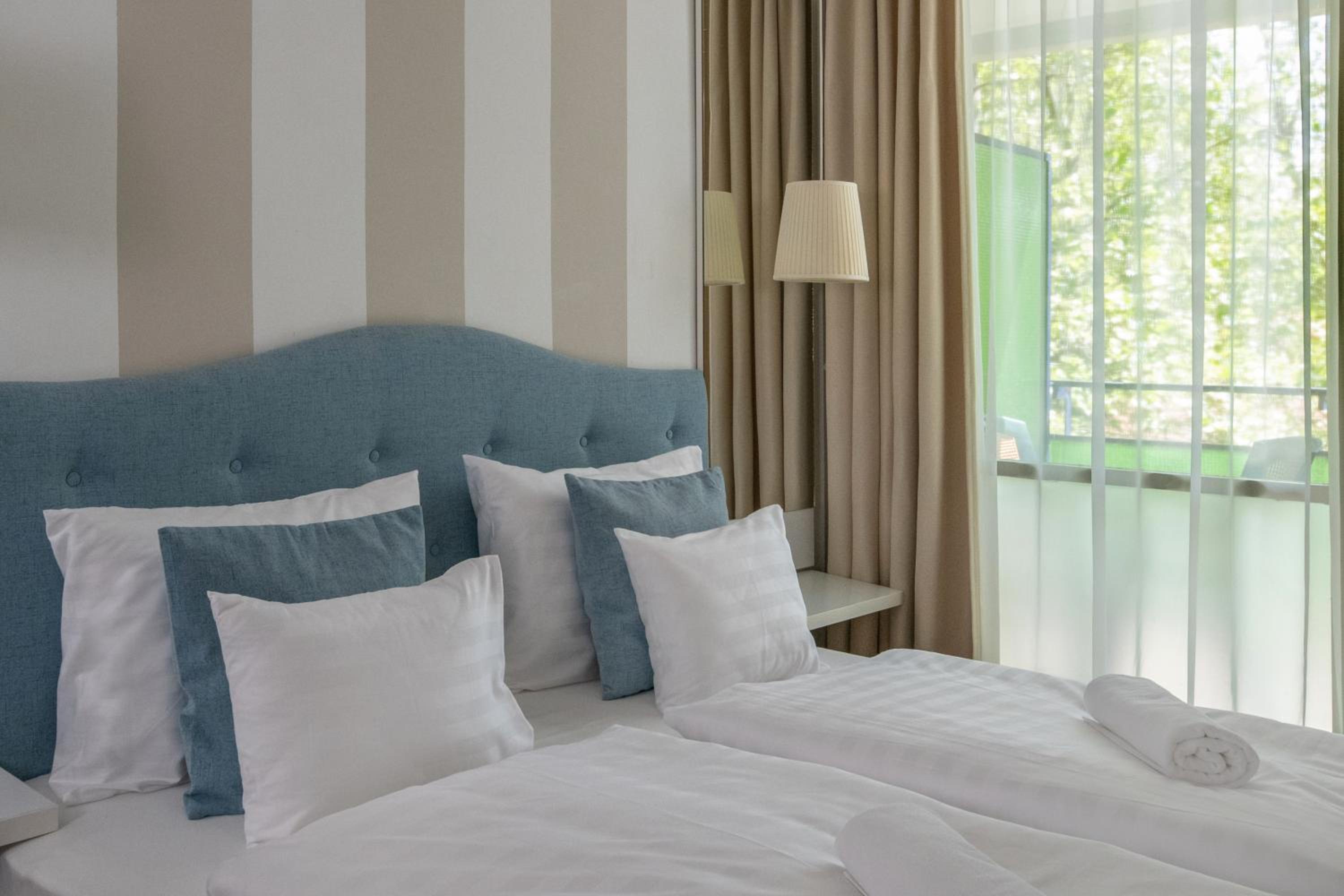 Modern Double Room with Balcony - Photo 5