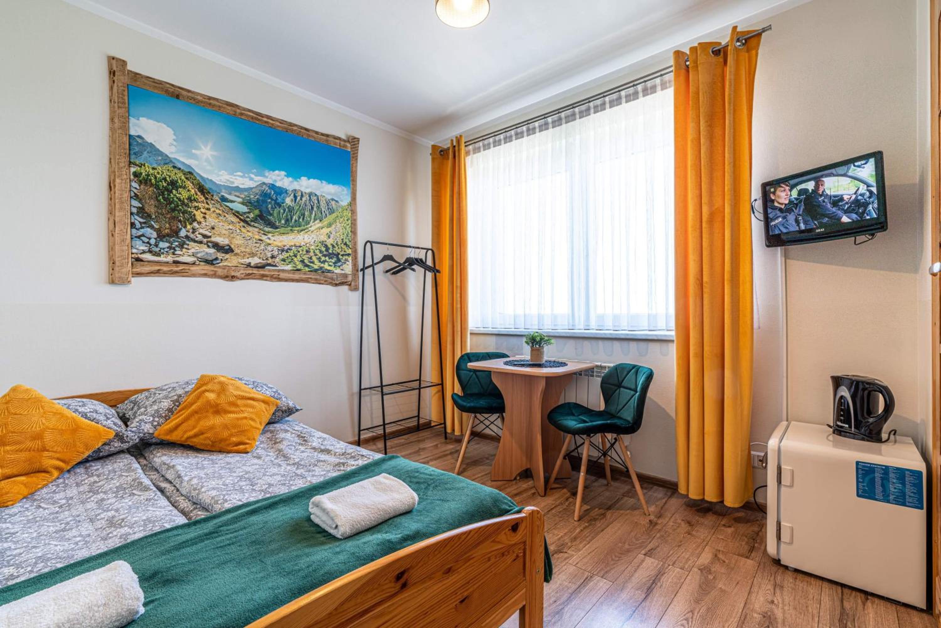Double Room with Private Bathroom - Photo 1