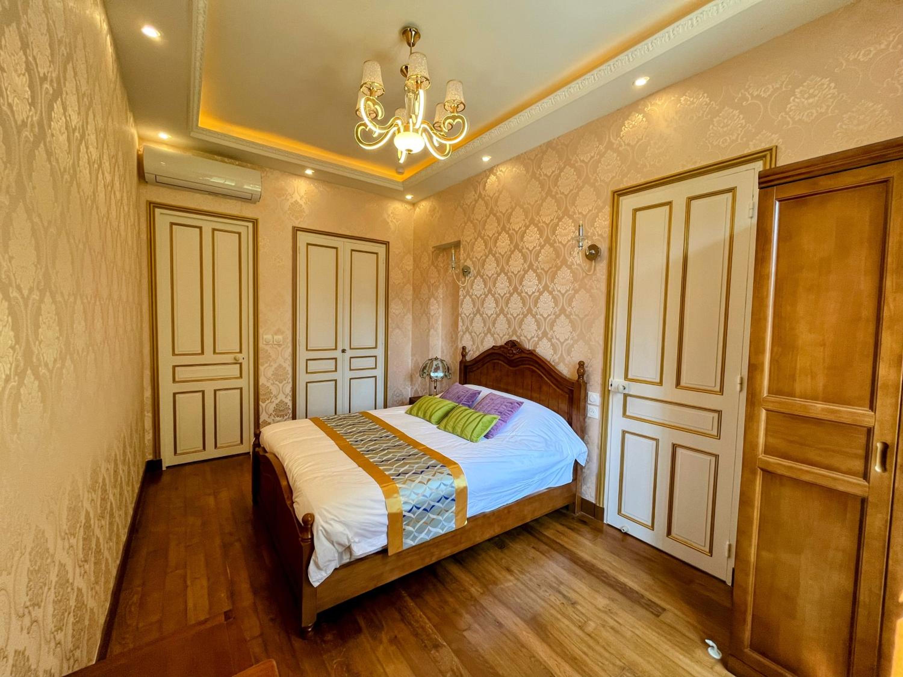 Double Room with Private External Bathroom - Photo 2