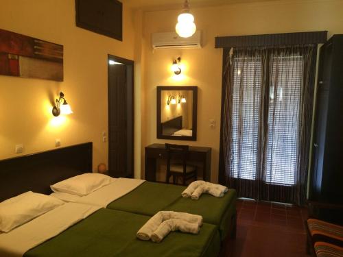 Triple Room with Balcony - Photo 18