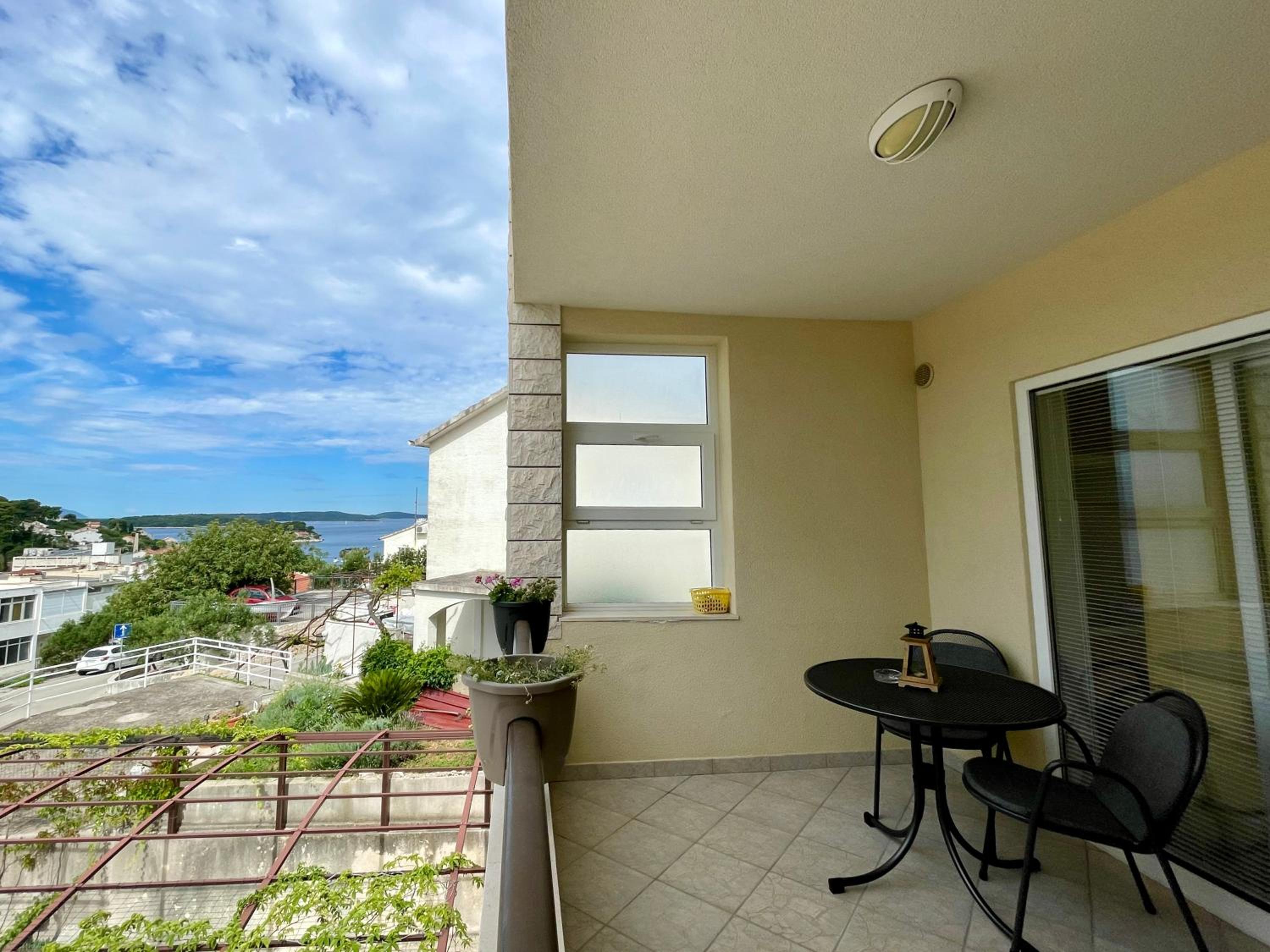 Studio Apartment with Balcony and Sea View photo 2