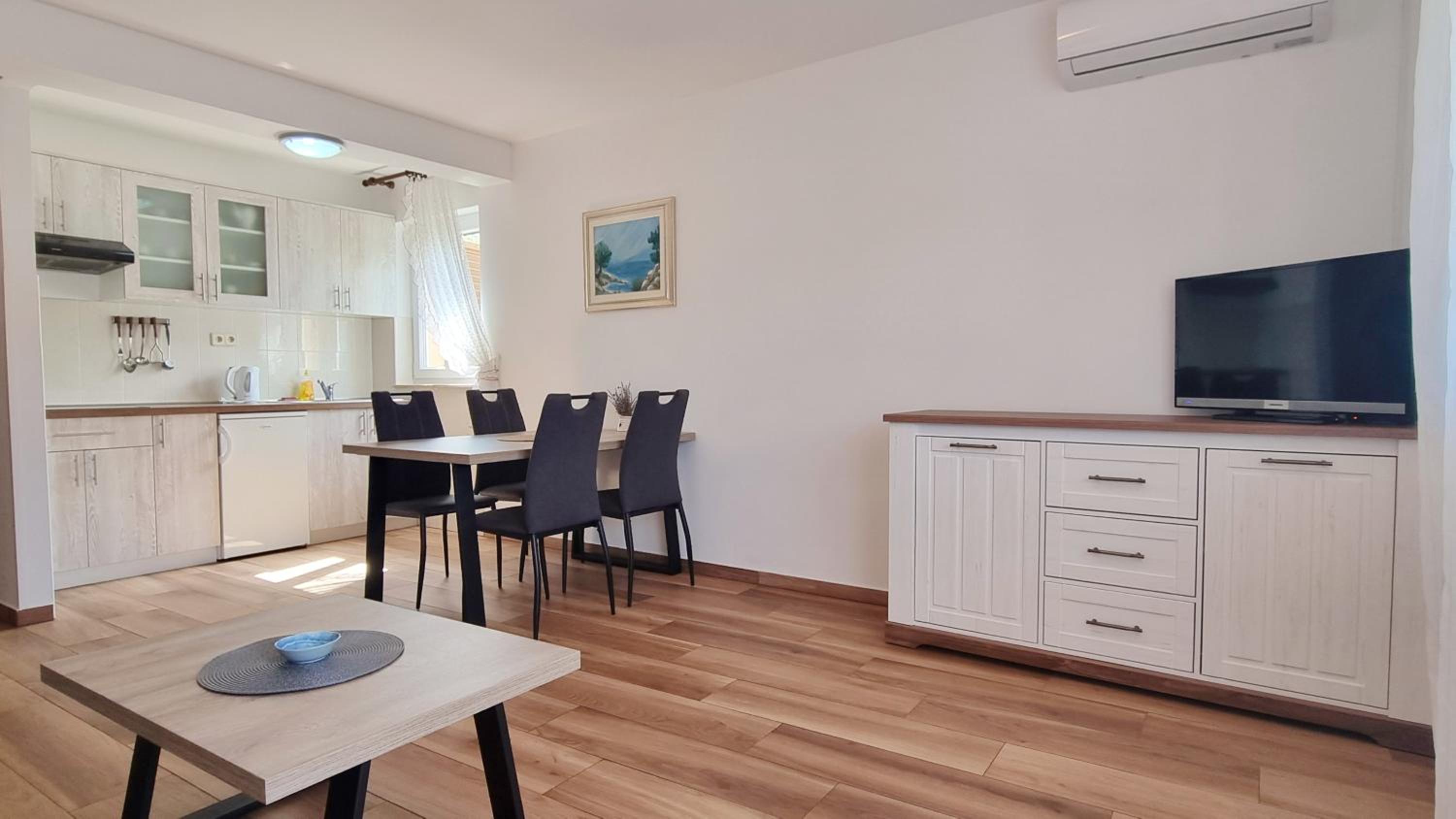 Two-Bedroom Apartment with Balcony photo 2