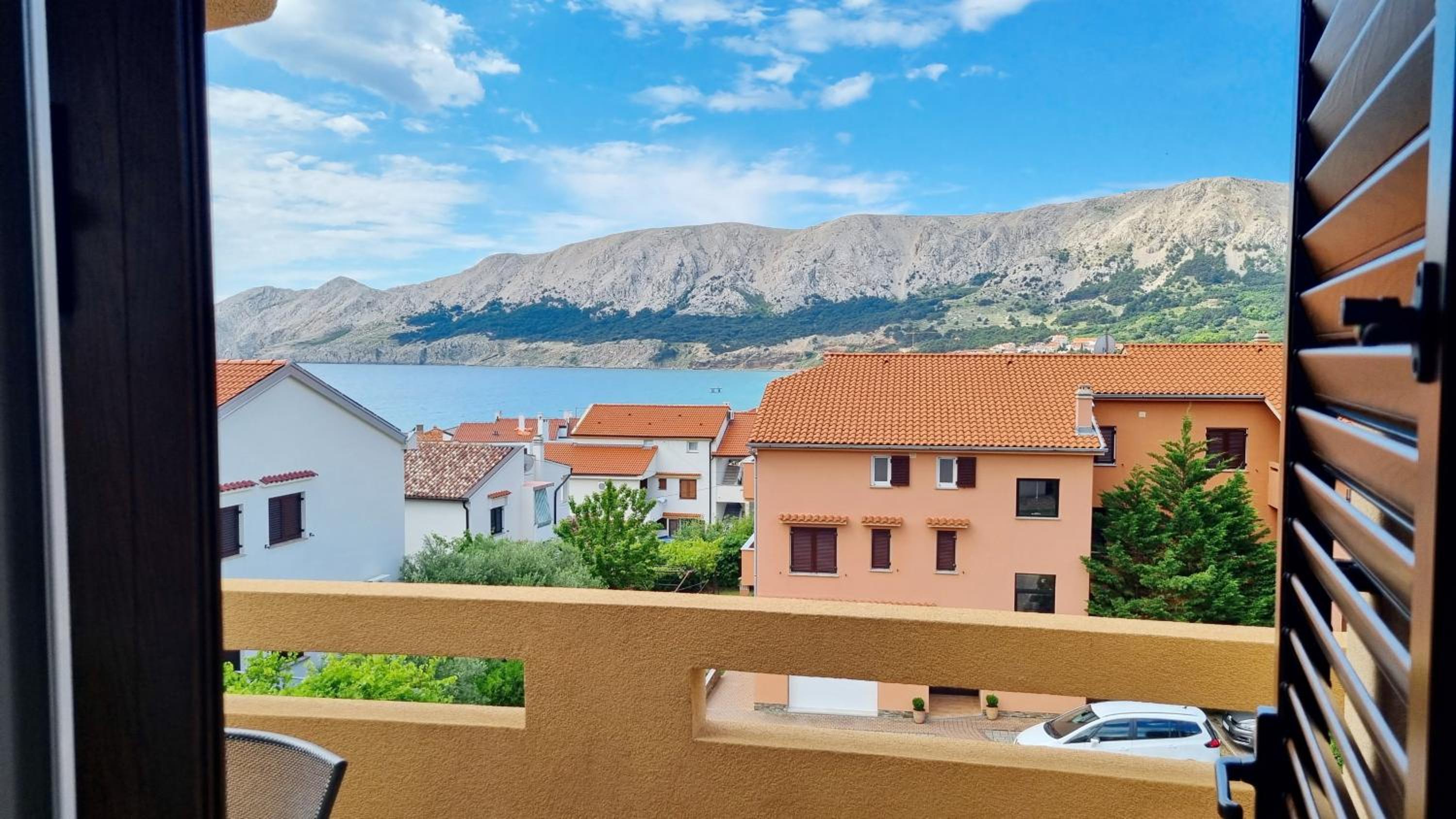 Two-Bedroom Apartment with Balcony and Sea View photo 2