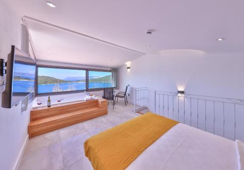 Double Room with Balcony and Sea View