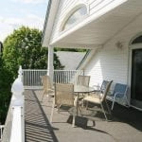Apartment with Balcony photo 3