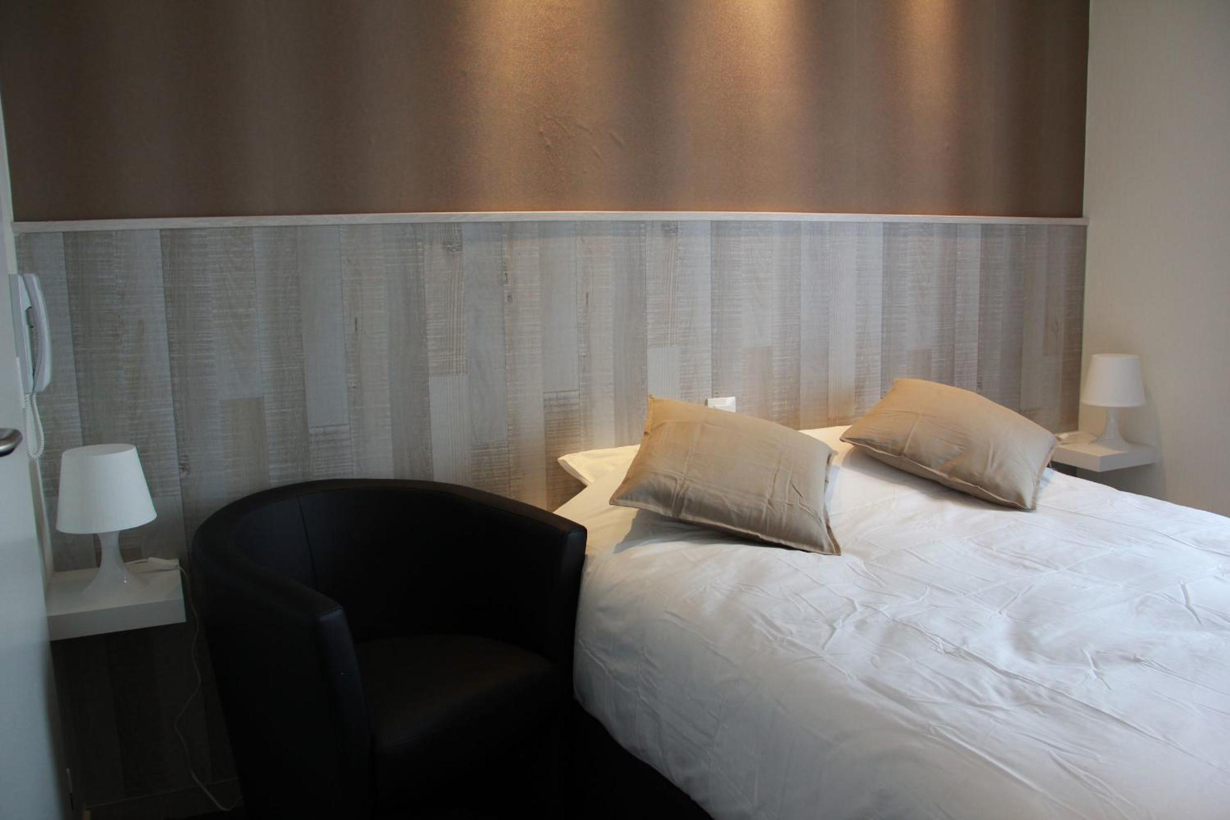 Standard Double Room with Shower photo 2