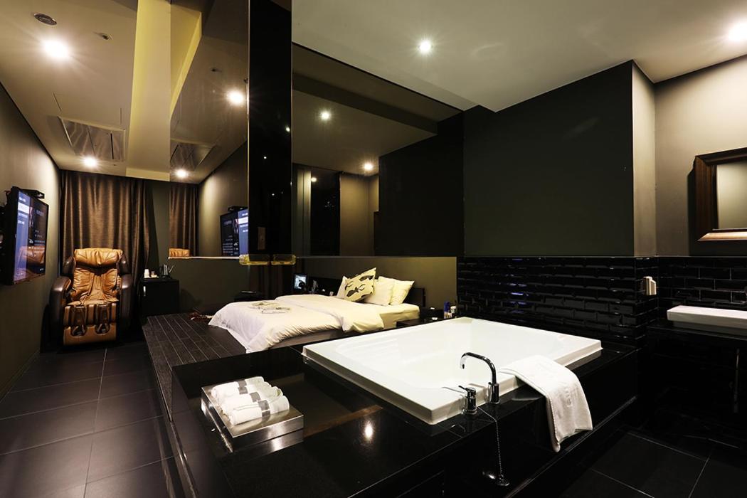 Standard Double Room - Photo 3