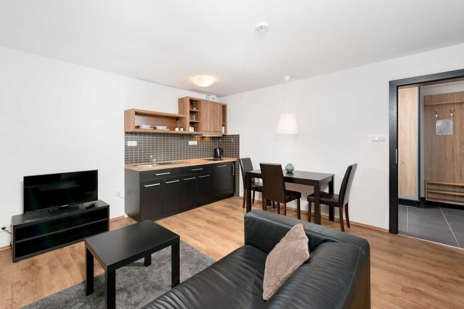 Apartment photo 2