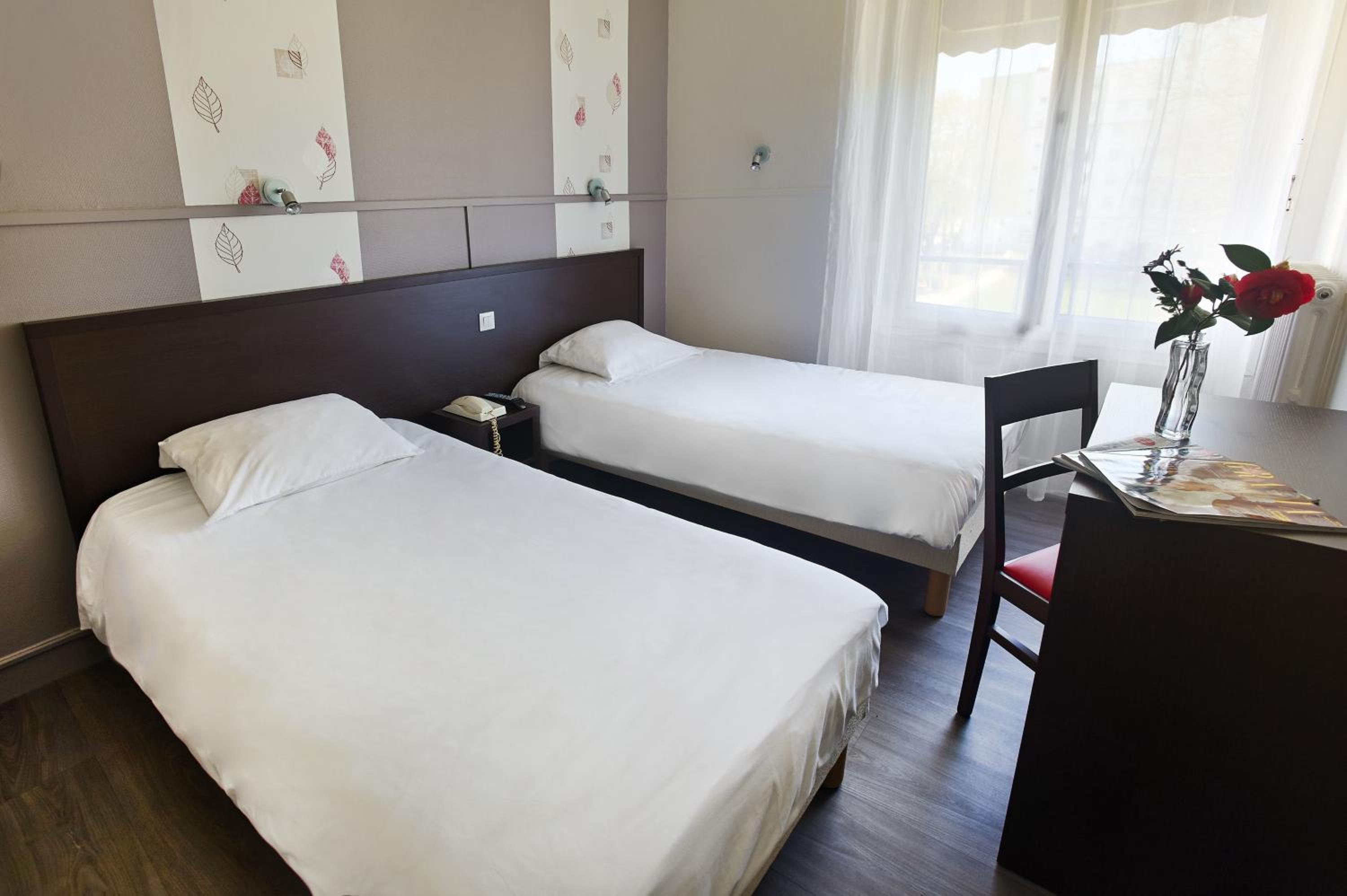 Economy Twin Room with Shared Bathroom and Toilet
