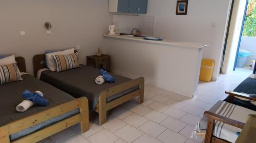 Studio (3 Adults)