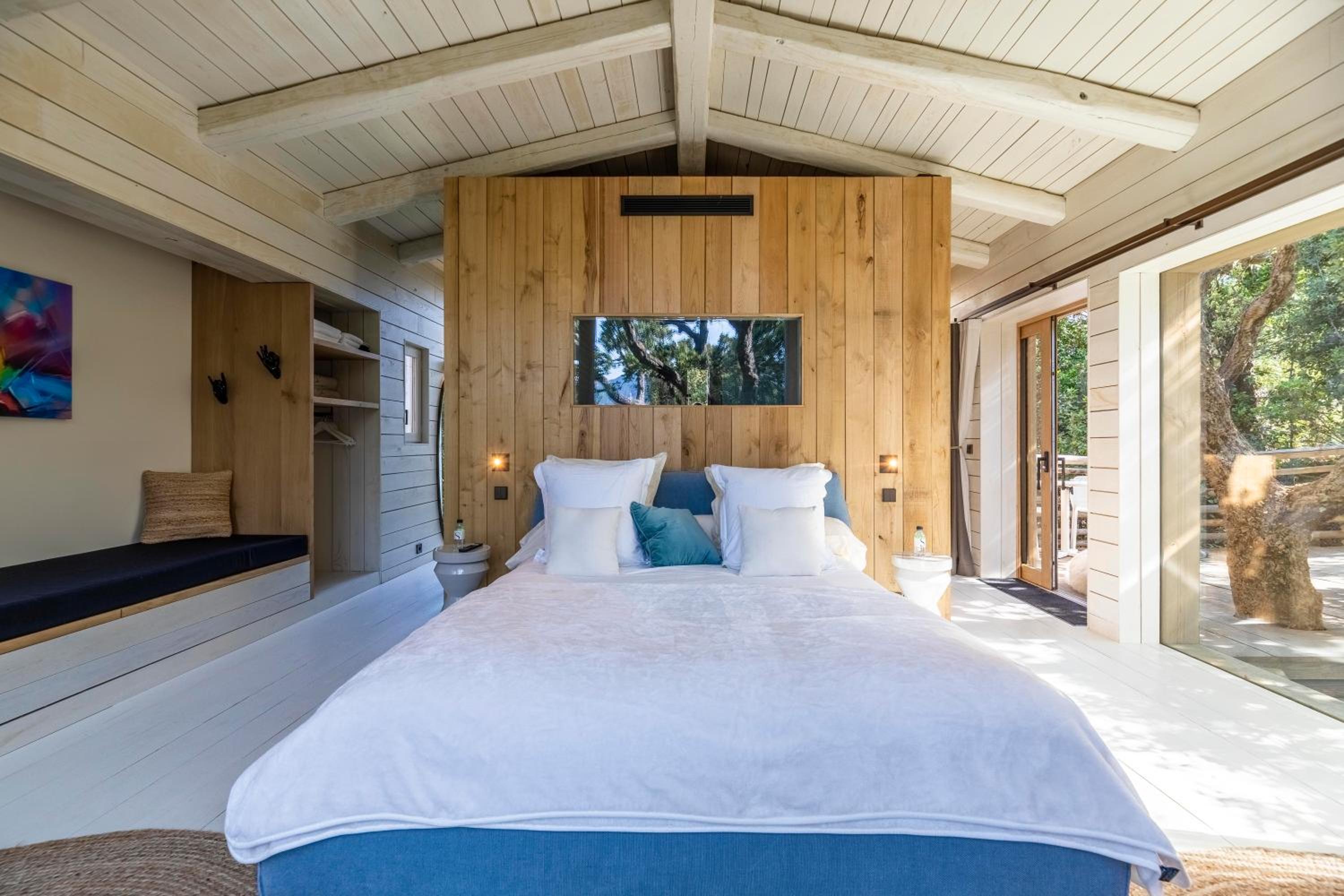 Deluxe King Suite