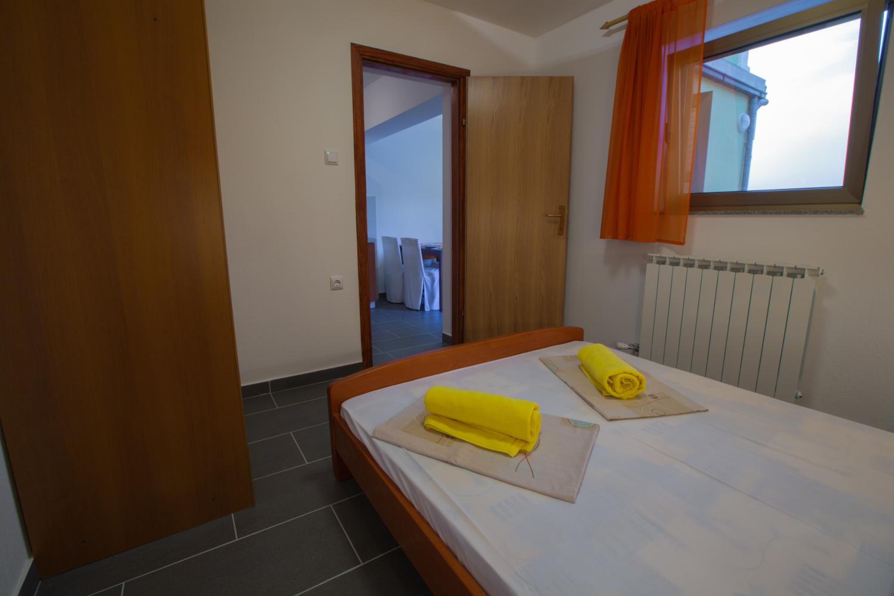 One-Bedroom Apartment with Terrace and Sea View - Photo 3