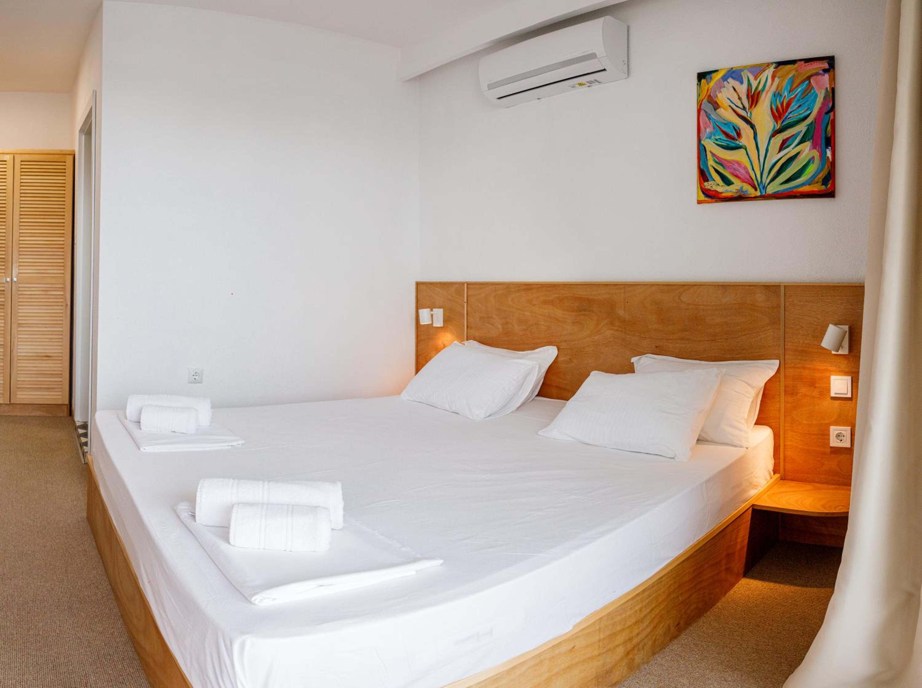 Deluxe Double Room with Side Sea View