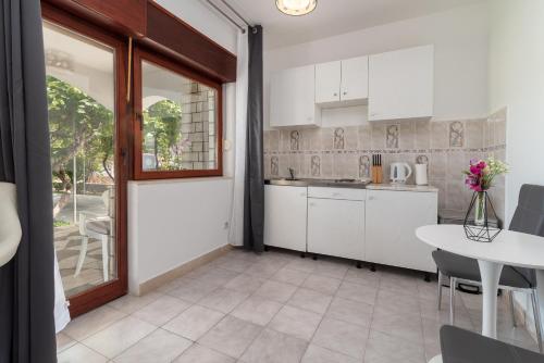 Studio with Terrace - Photo 10