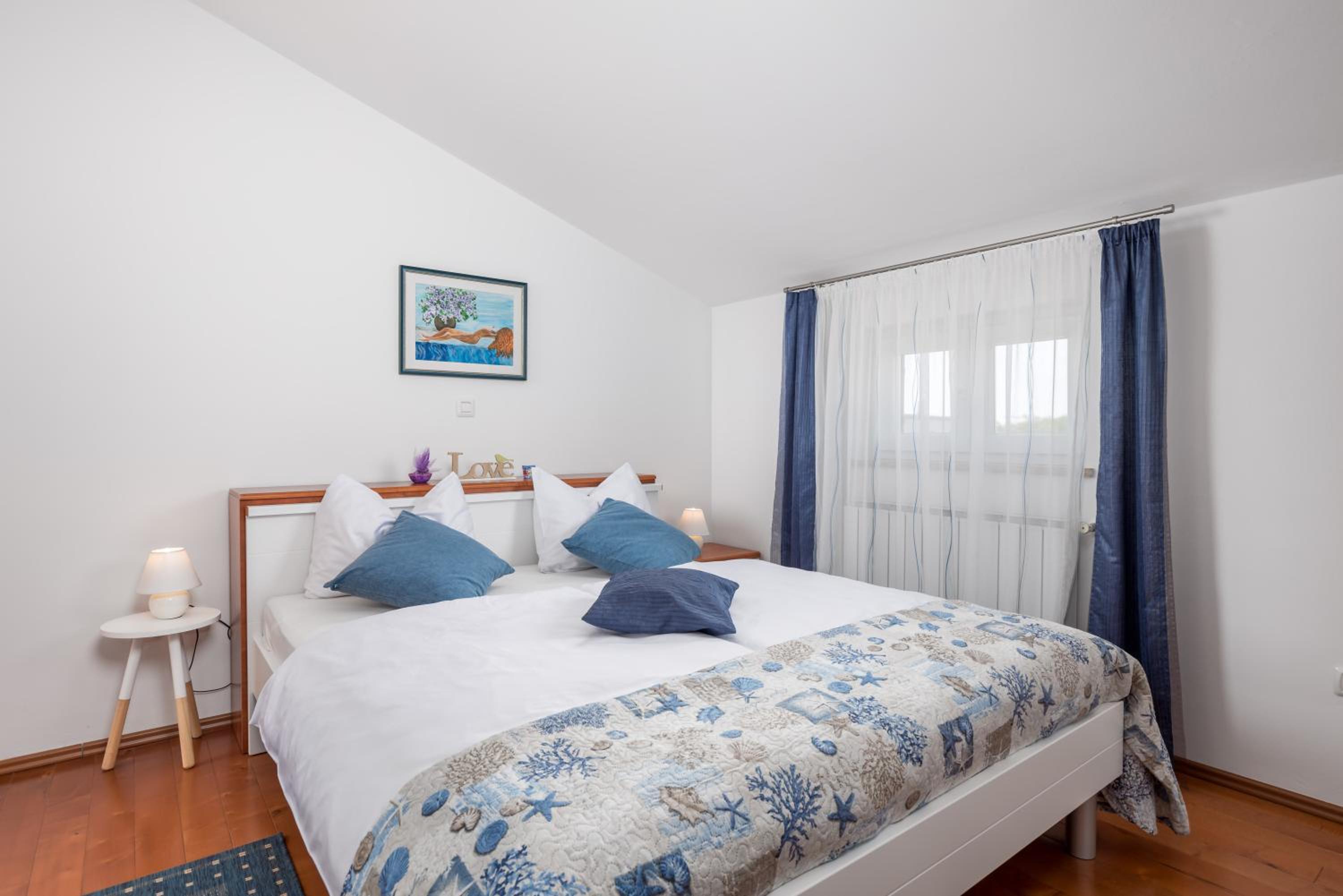 Apartment with Balcony photo 2