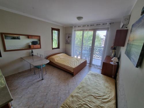 Triple Room with Pool View photo 1