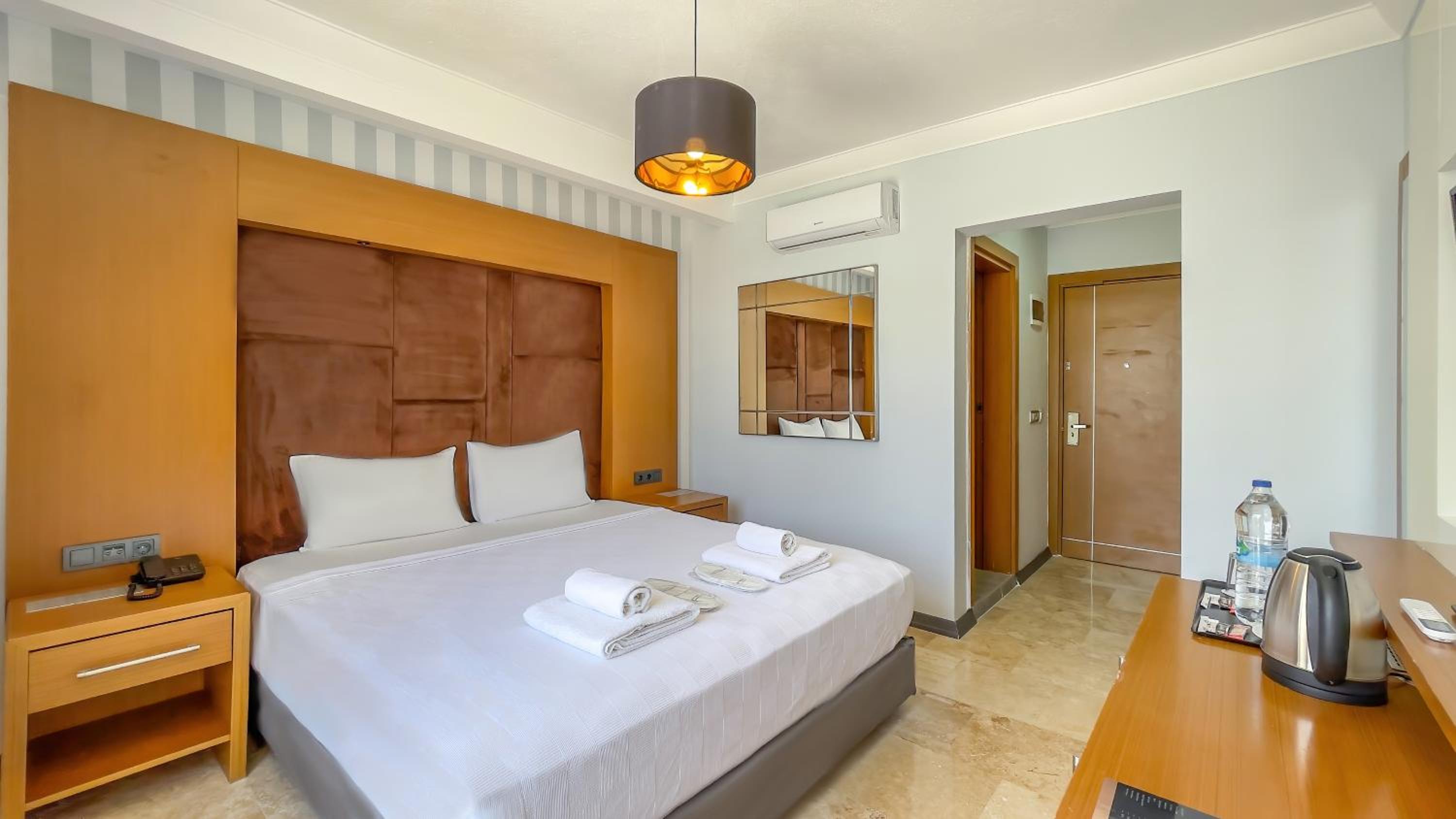 Budget Double Room - Photo 1