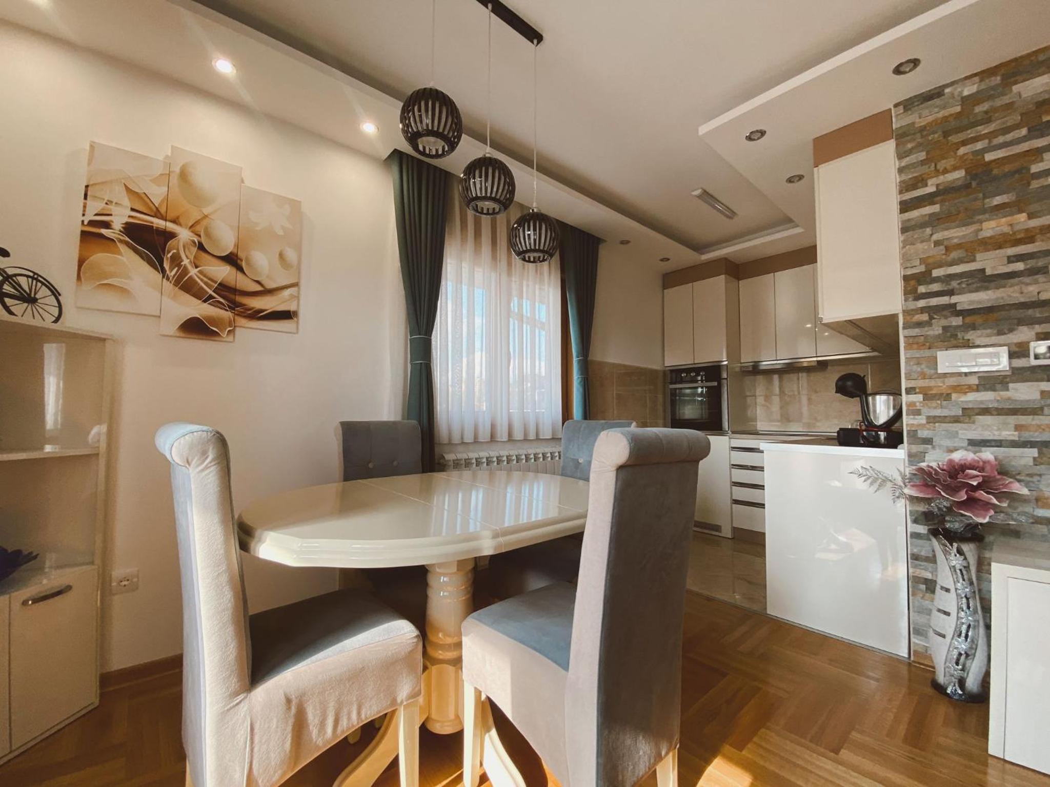 Apartment with Mountain View photo 3