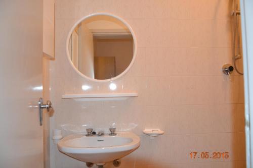Double Room - Photo 5
