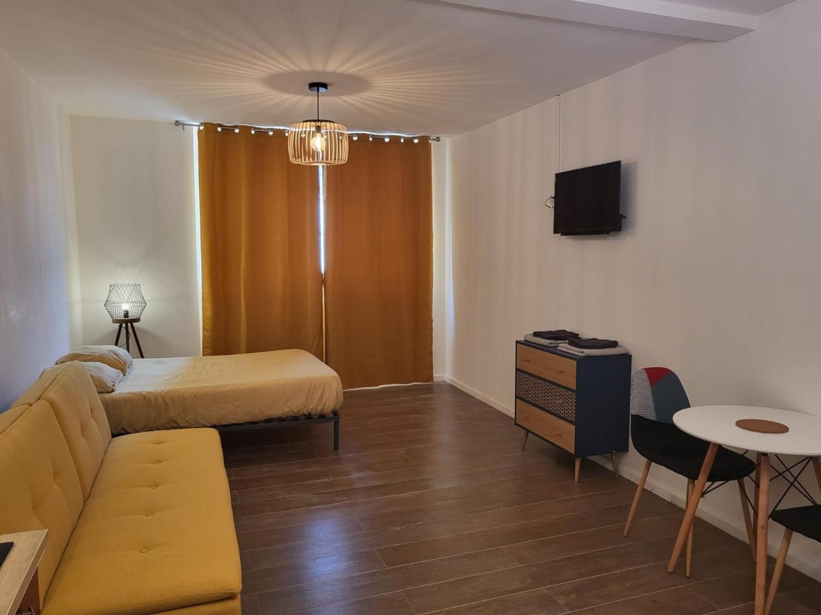 Family Studio - Photo 1