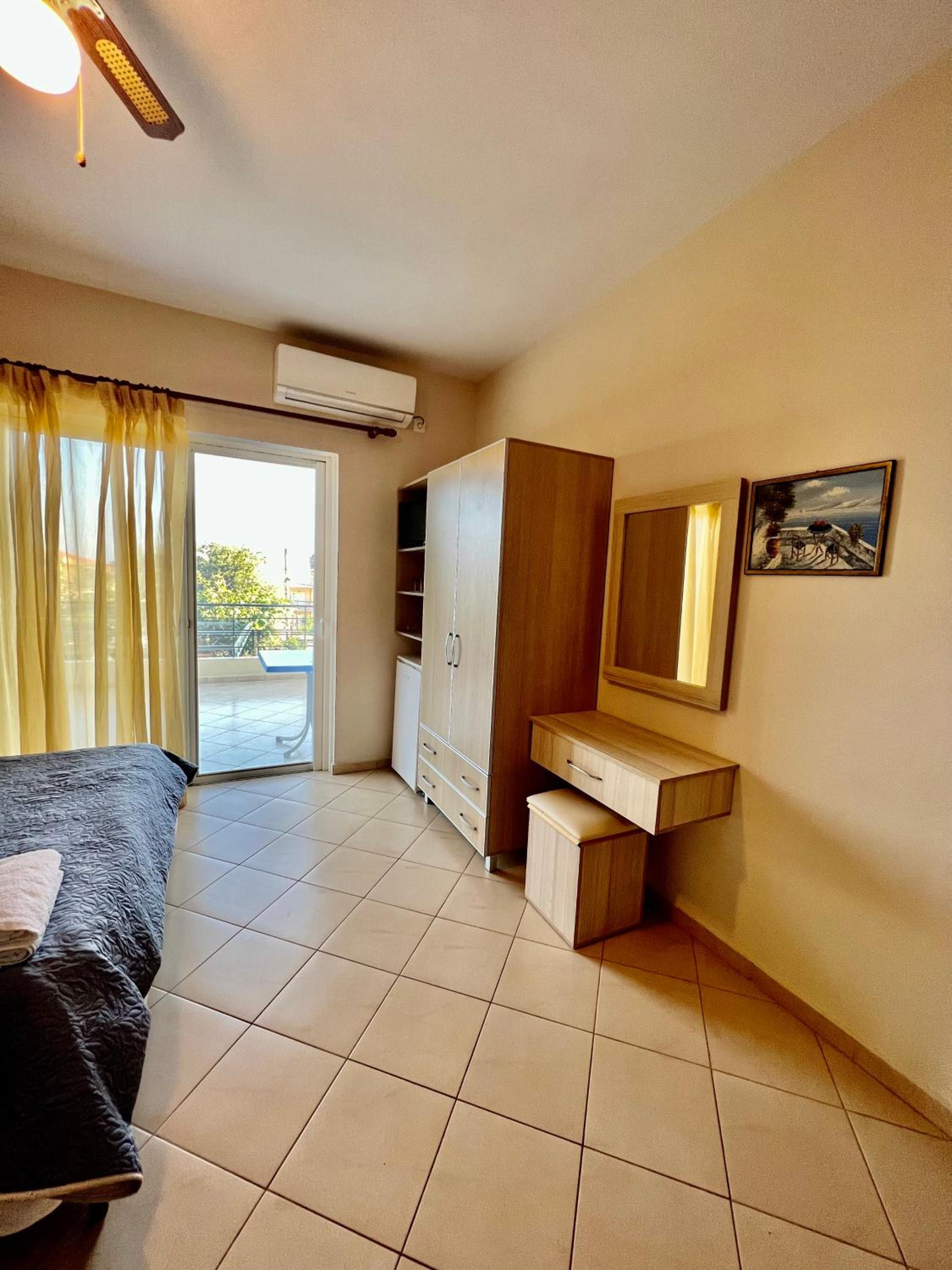 Family Room with Balcony photo 2