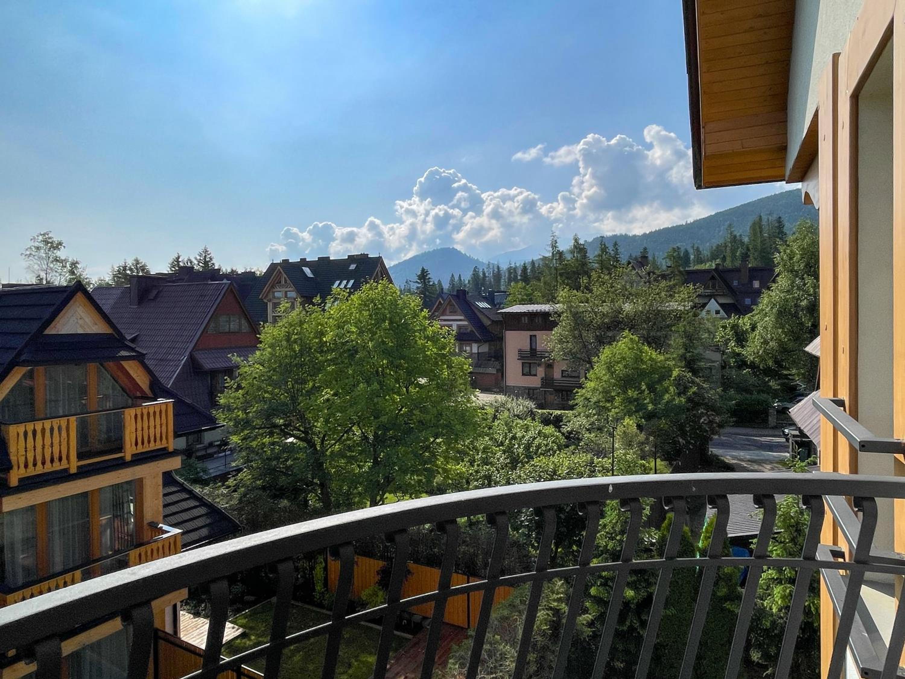 Apartment with Balcony - Photo 14