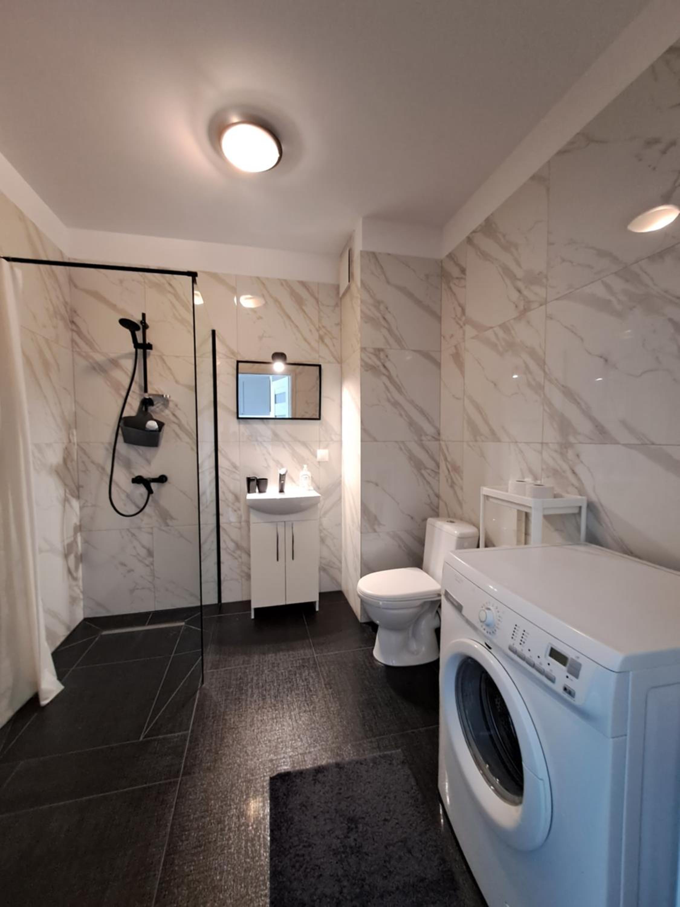 One-Bedroom Apartment - Photo 3