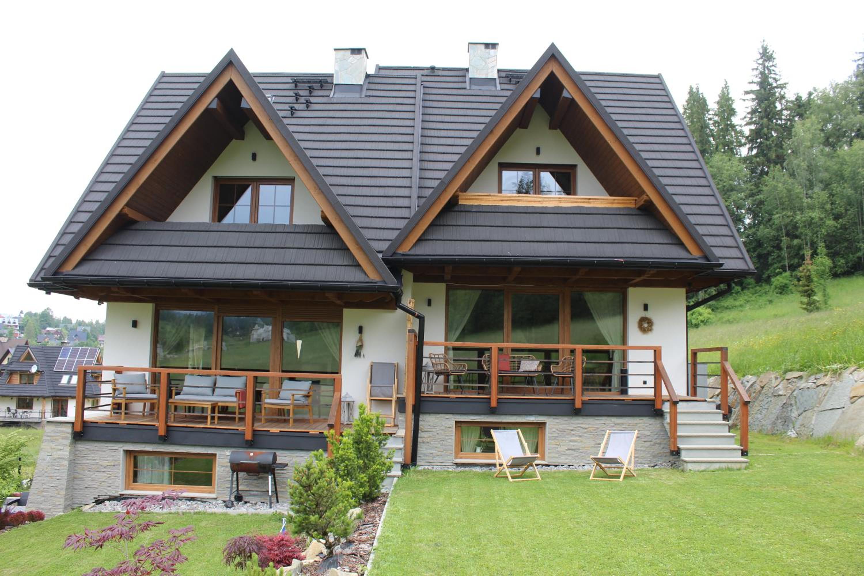 Three-Bedroom House photo 3
