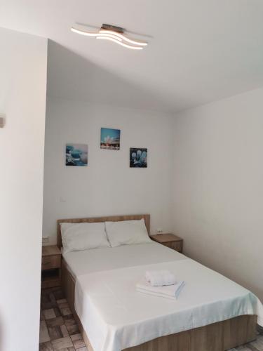 Double Room with Private Bathroom - Photo 2