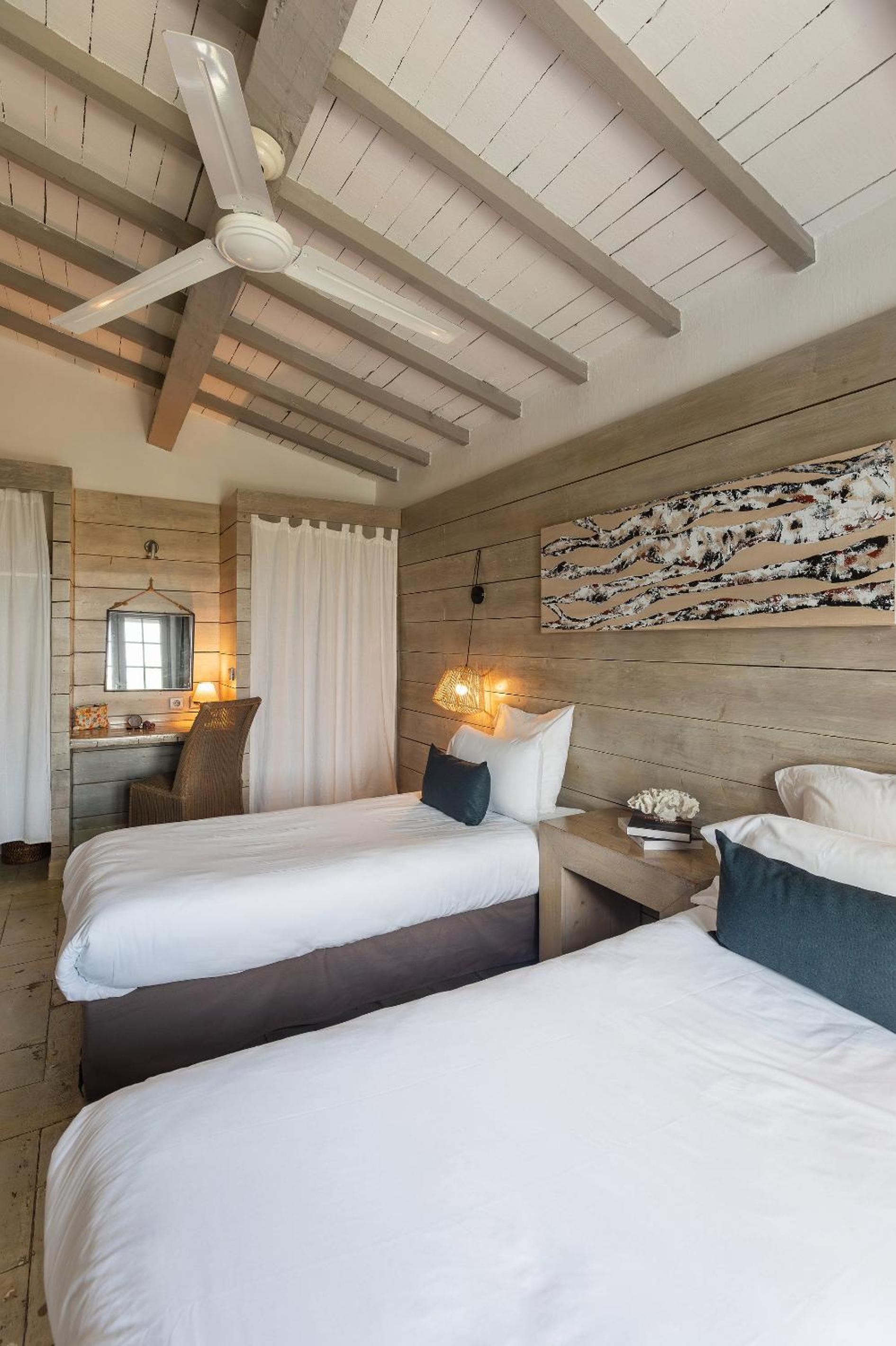 Deluxe Family Suite - Photo 2