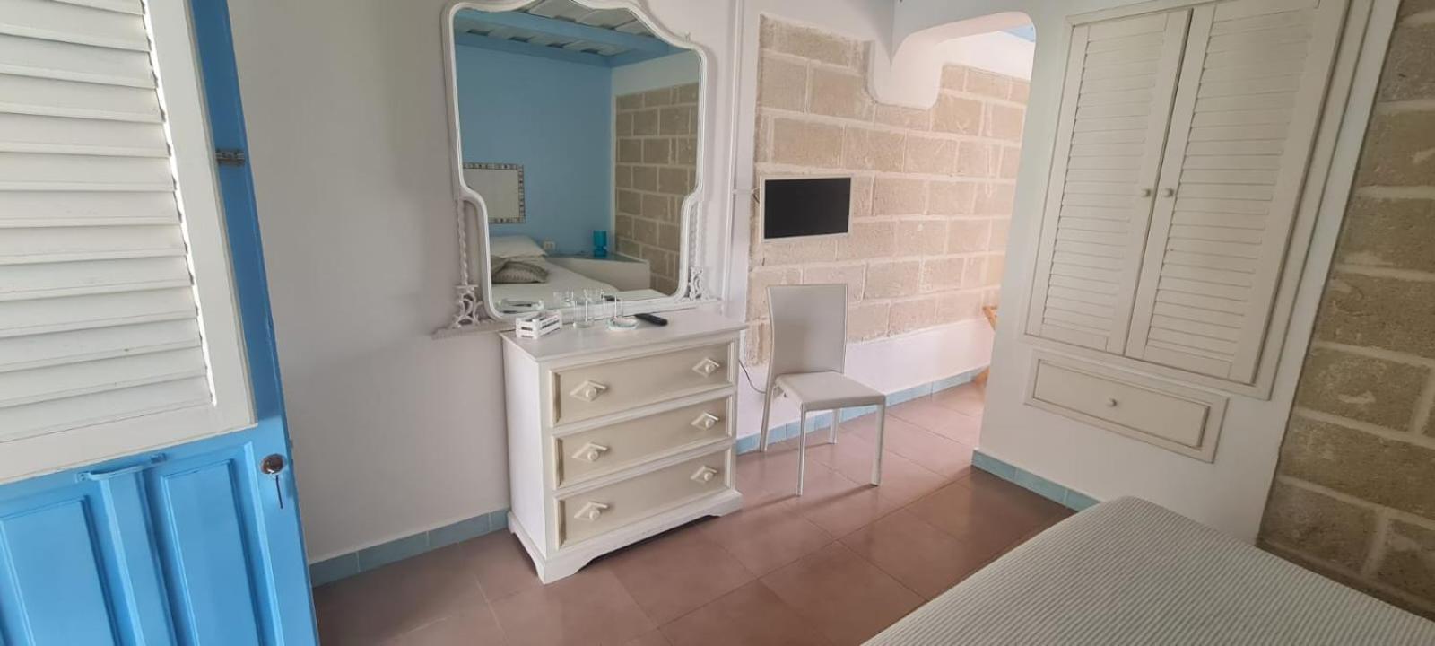 Deluxe Double Room with Balcony photo 1