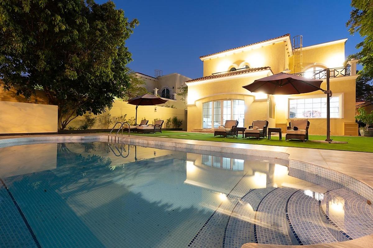 Six-Bedroom Villa  photo 1