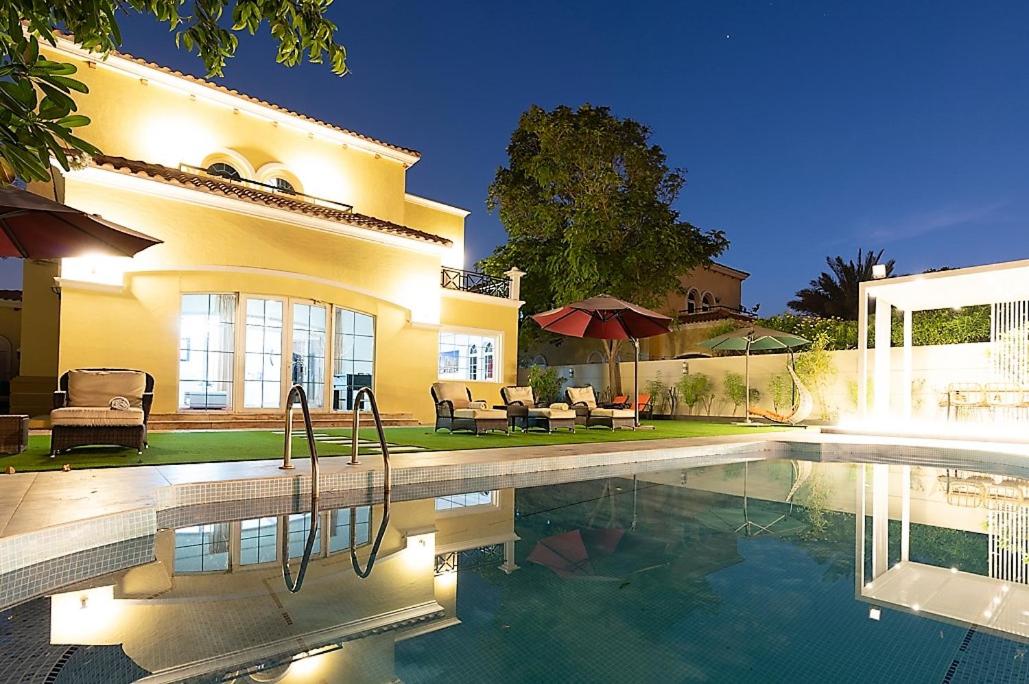 Six-Bedroom Villa  photo 2