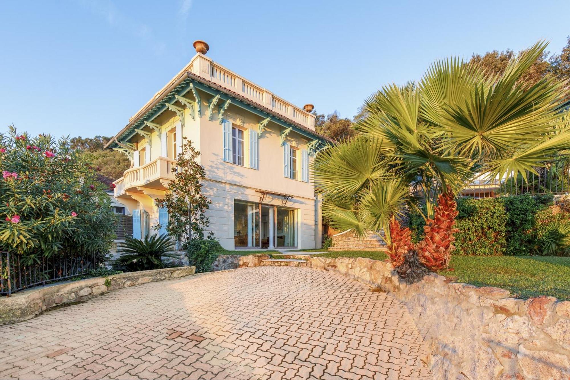 Villa photo 2