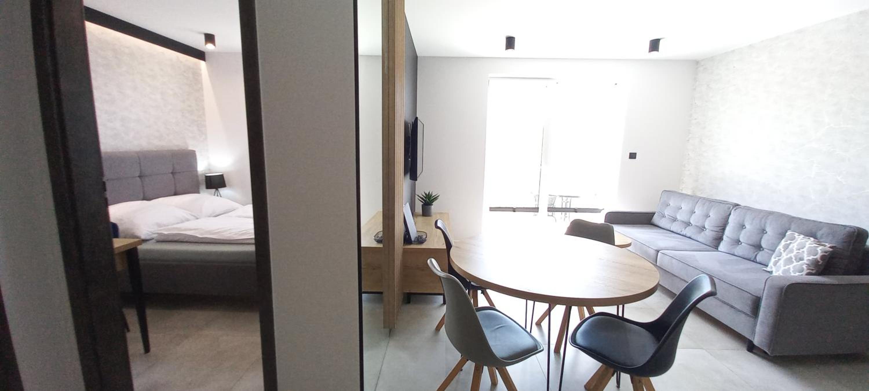 Apartment with Balcony photo 3