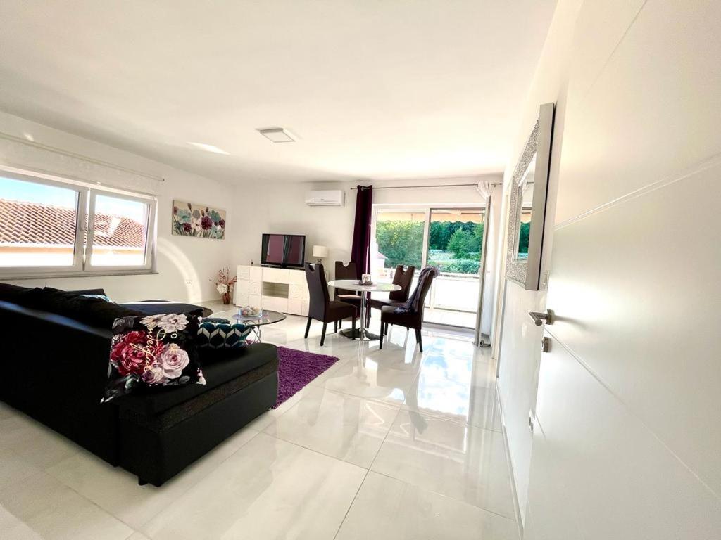 Deluxe Apartment - Photo 2