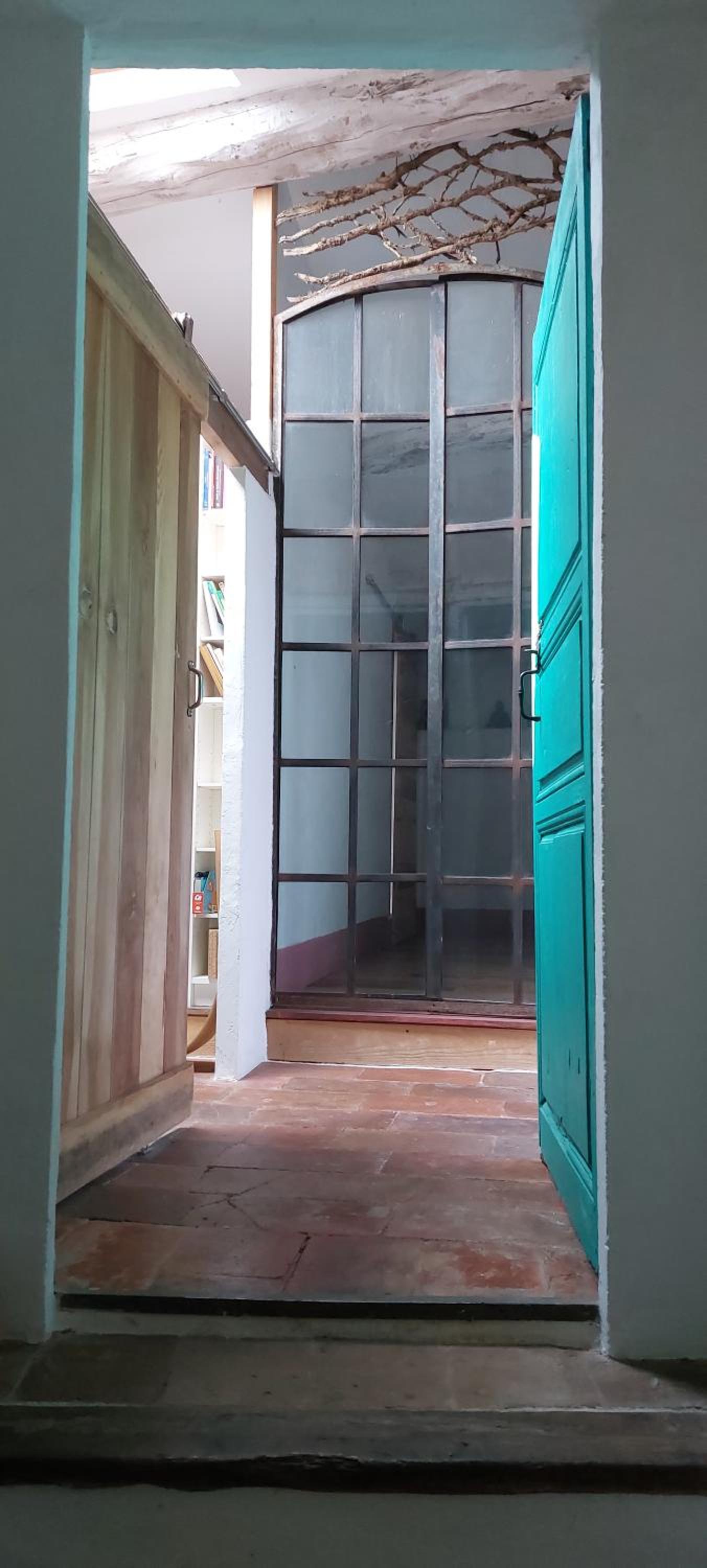 Standard King Room - Photo 8