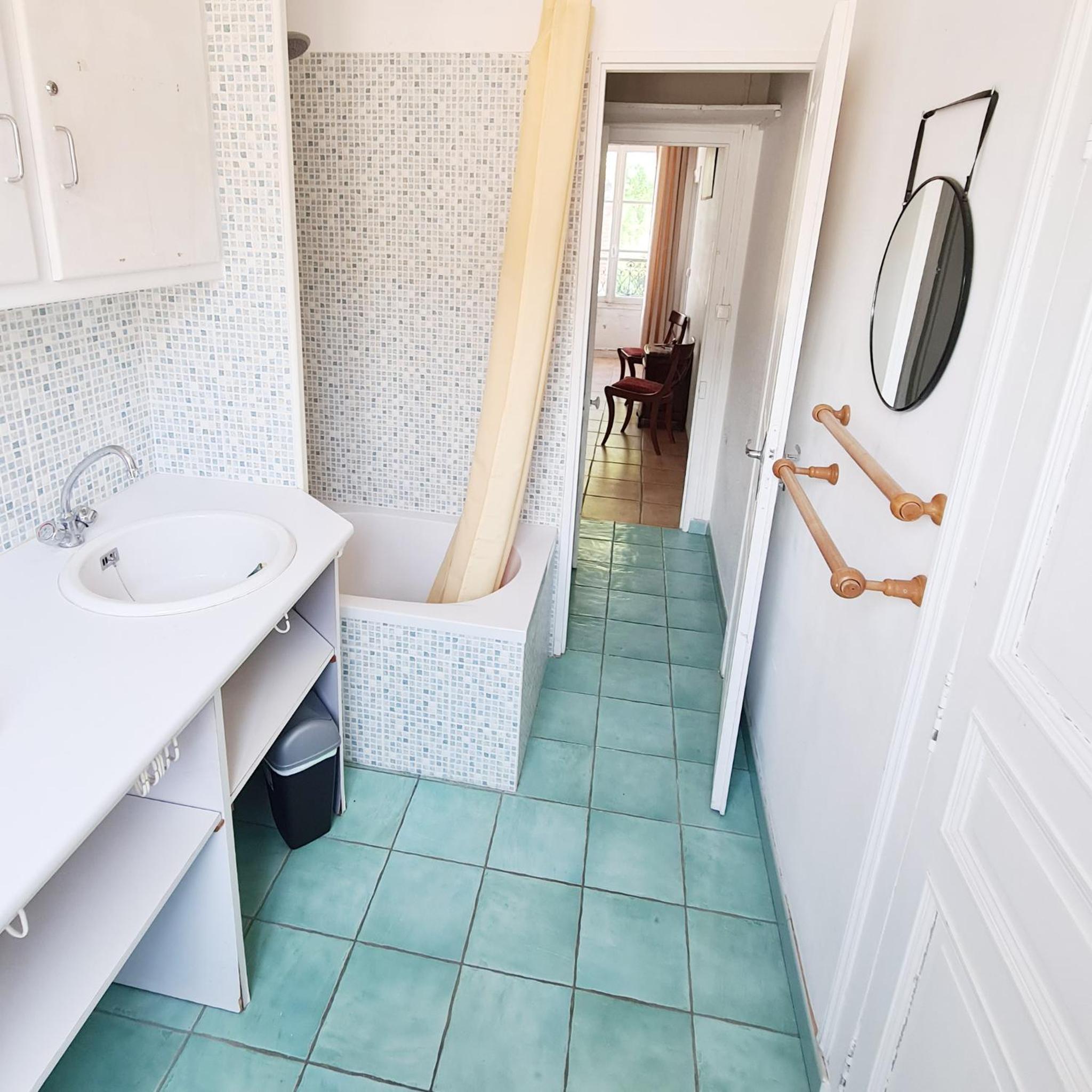 Apartment with Terrace - Photo 8