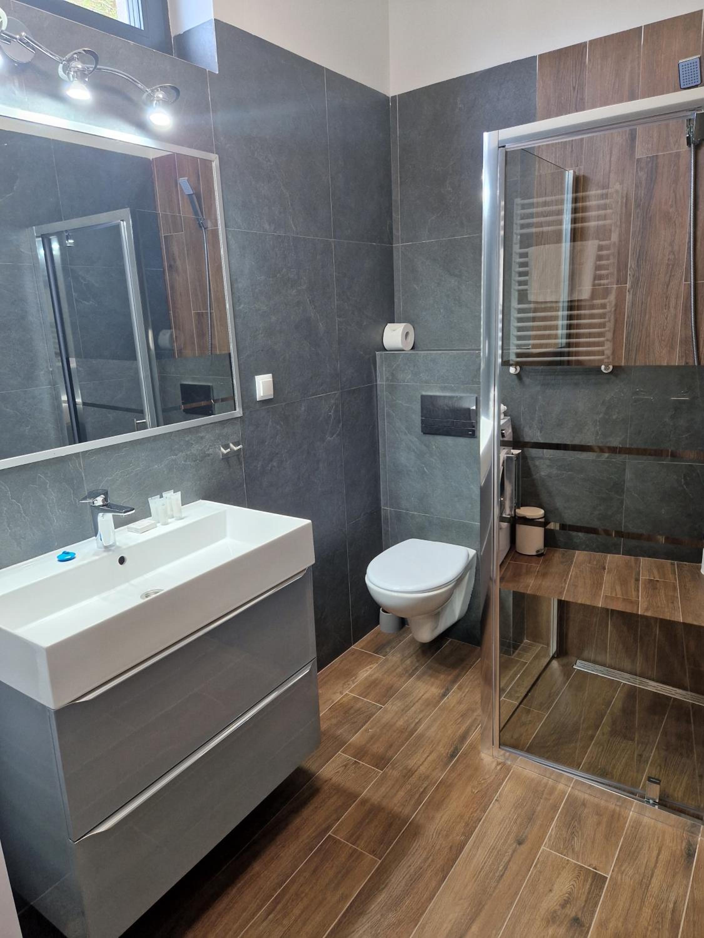 Apartment - Ground Floor - Photo 2
