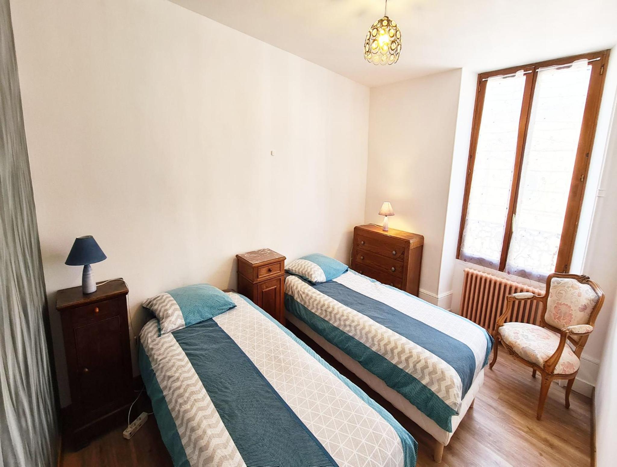 Three-Bedroom Apartment - Photo 3