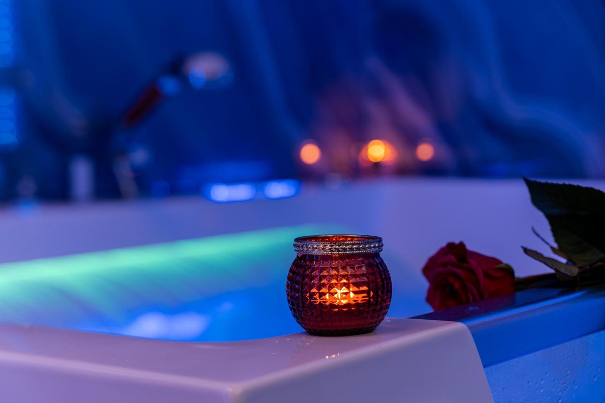 Deluxe Suite with Spa Bath photo 3