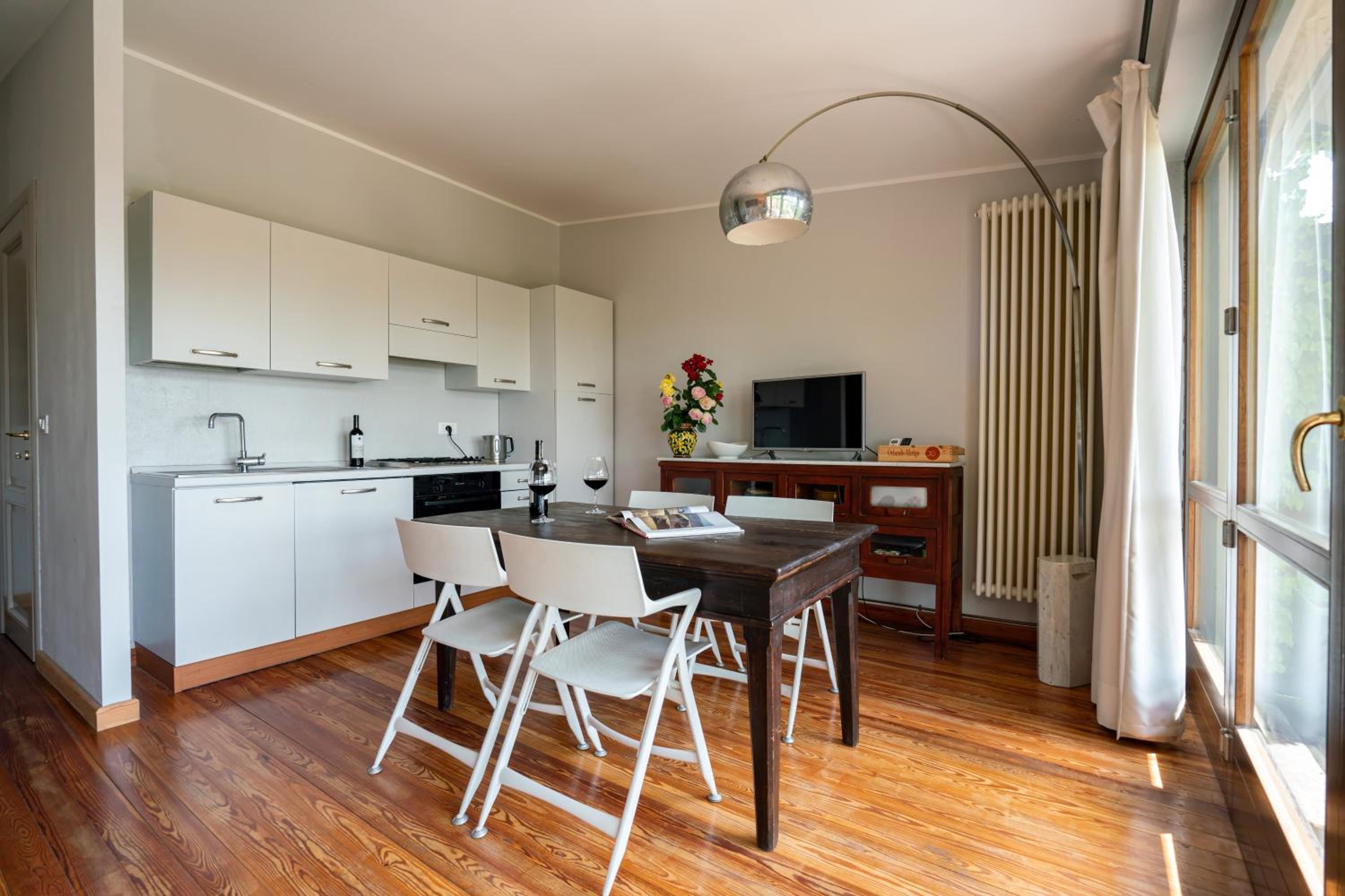 One-Bedroom Apartment photo 1